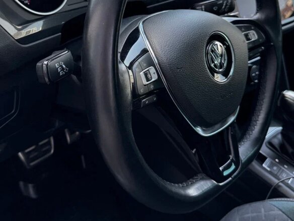 2019 Volkswagen Tiguan II, чёрный, 2480000 рублей - вид 8