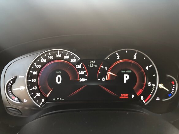 2017 BMW 5 серии 520d VII (G30/G31/G38), чёрный, 2400000 рублей - вид 2
