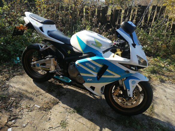 2005 Honda CBR 600RR, белый, 500000 рублей - вид 1