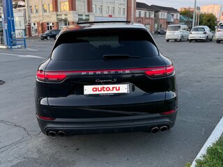 2018 Porsche Cayenne S III, чёрный, 5900000 рублей, вид 3