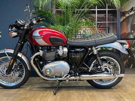 2025 Triumph Bonneville T120, красный, 1850000 рублей, вид 2