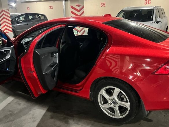2011 Volvo S60 II, красный, 930000 рублей - вид 11