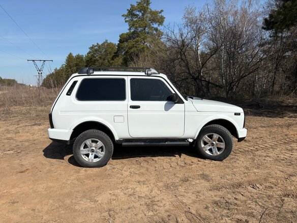 2013 Lada (ВАЗ) 2121 (4x4) I Рестайлинг, белый, 500000 рублей - вид 5