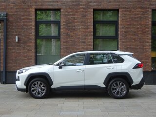 2023 Toyota RAV4 V (XA50), белый, 3900000 рублей, вид 4