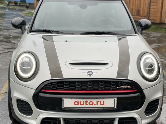 2019 Mini Hatch JCW III (F55/F56) Рестайлинг, серебристый - вид 1