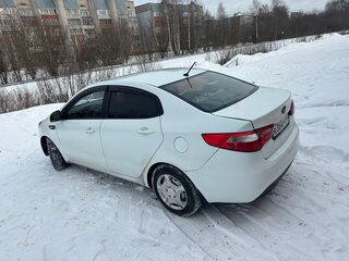 2013 Kia Rio III, белый, 670000 рублей, вид 3