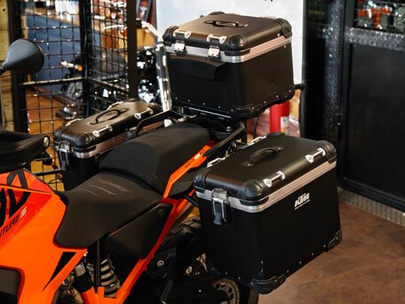 2024 KTM 1290 Super Adventure S, оранжевый, 1999900 рублей, вид 3