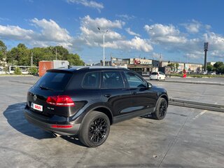 2010 Volkswagen Touareg II, чёрный, 2200000 рублей, вид 4