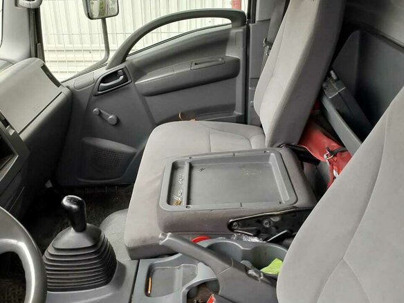 2017 Isuzu Elf (N-series), белый - вид 2