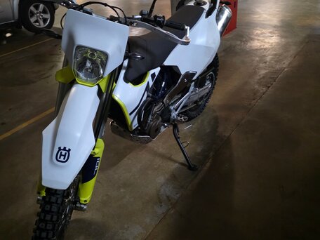 2021 Husqvarna 701 Enduro, белый, 810000 рублей, вид 1