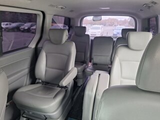 2017 Hyundai Grand Starex I Рестайлинг, серый, 2550000 рублей, вид 5