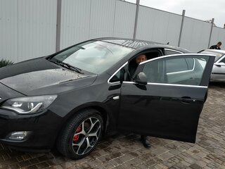 2012 Opel Astra J Рестайлинг, чёрный, 710000 рублей, вид 1