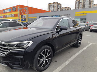 2019 Volkswagen Touareg III, чёрный, 5990000 рублей, вид 1