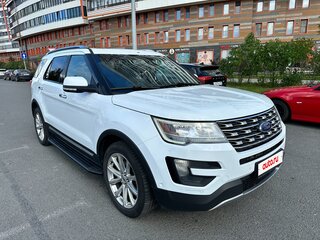 2016 Ford Explorer V Рестайлинг, белый, 2300000 рублей, вид 3