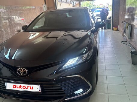 2023 Toyota Camry VIII (XV70) Рестайлинг, чёрный, 3690000 рублей, вид 3