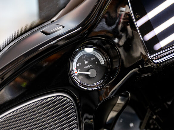 2023 Harley-Davidson Road Glide Limited, серебристый, 3150000 рублей - вид 32