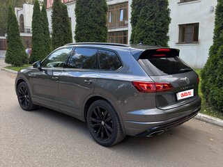 2020 Volkswagen Touareg III, серый, 5600000 рублей, вид 4