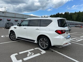 2021 Infiniti QX80 I Рестайлинг 3, белый, 8000000 рублей, вид 4