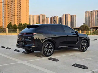 2026 Lynk & Co 08 EM-P 28.3 kWh I Рестайлинг, чёрный, 4462222 рублей, вид 3