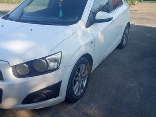 2013 Chevrolet Aveo II, белый, 600000 рублей, вид 1