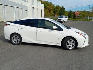 2018 Toyota Prius IV Рестайлинг (XW50), белый, 1980000 рублей, вид 4