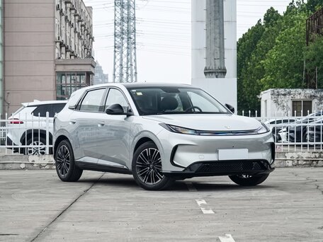 2026 Arcfox T1, серебристый, 1640000 рублей, вид 2
