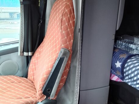 2003 Volvo VNL, белый, 4000000 рублей, вид 2