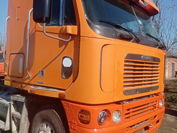 2003 Freightliner Argosy, оранжевый, 2600000 рублей - вид 11