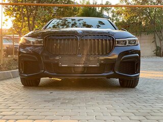 2020 BMW 7 серии 730d xDrive VI (G11/G12) Рестайлинг, чёрный, 6000000 рублей, вид 3
