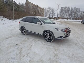 2016 Mitsubishi Outlander III Рестайлинг 2, белый, 2349000 рублей, вид 4