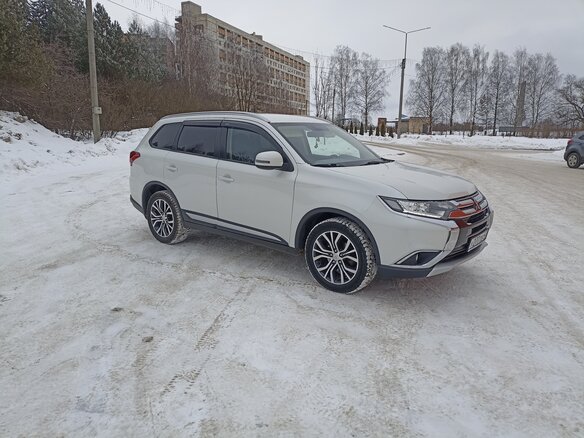 2016 Mitsubishi Outlander III Рестайлинг 2, белый, 2349000 рублей - вид 3