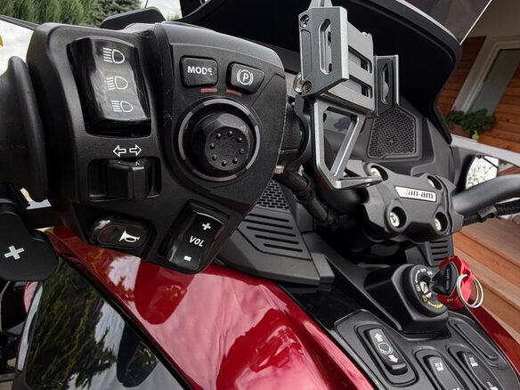 2023 BRP Can-Am Spyder, красный, 2030000 рублей - вид 23