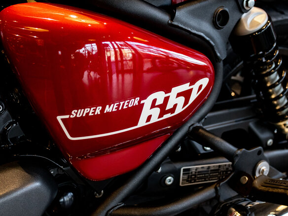 2026 Royal Enfield Super Meteor, пурпурный, 792000 рублей - вид 22