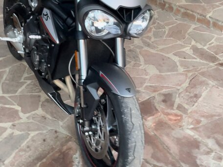 2017 Triumph Street Triple, серый, 820000 рублей, вид 2