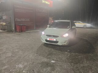 2013 Hyundai Solaris I, белый, 600000 рублей, вид 3