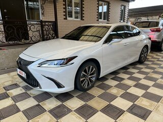 2019 Lexus ES 250 VII, белый, 3875000 рублей, вид 4