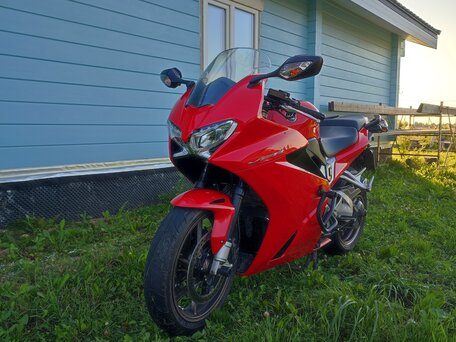 2014 Honda VFR 800, красный, 720000 рублей, вид 1