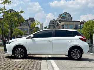 2022 Toyota Yaris L XP150 Рестайлинг, белый, 1250000 рублей, вид 5