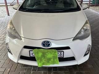 2013 Toyota Aqua I, белый, 1100000 рублей, вид 1