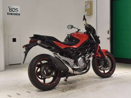 2013 Suzuki SFV 650 Gladius, красный, 550000 рублей, вид 5