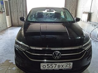 2021 Volkswagen Polo VI, чёрный, 1800000 рублей, вид 2