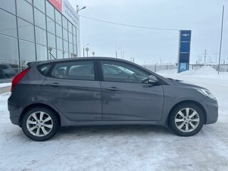 2011 Hyundai Solaris I, серебристый, 650000 рублей, вид 4