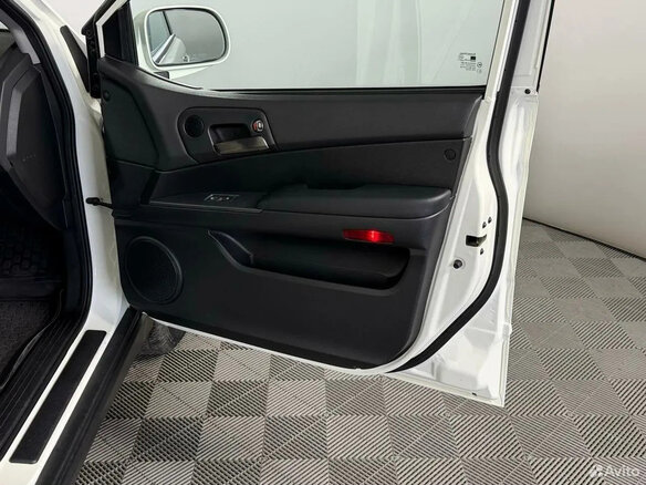2011 SsangYong Actyon 6-speed I, белый, 700000 рублей - вид 7