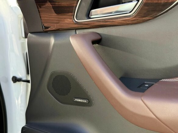 2017 Jaguar F-Pace I, белый, 3599000 рублей - вид 14