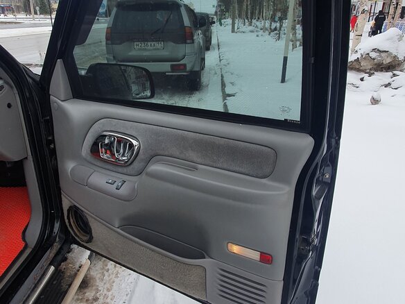 1997 Chevrolet Tahoe I, чёрный, 1300000 рублей - вид 15