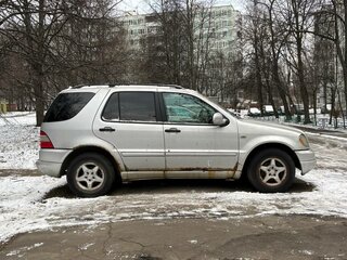 2000 Mercedes-Benz M-Класс 320 I (W163), серый, 495000 рублей, вид 3