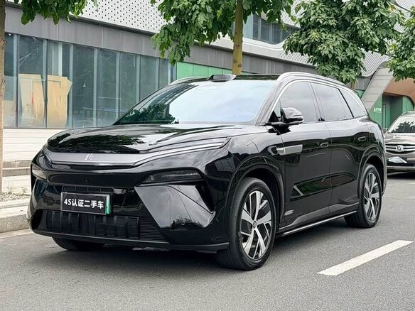2025 BYD Tang L, чёрный, 5570200 рублей