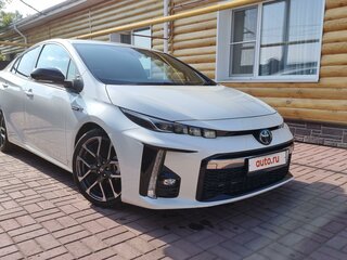 2018 Toyota Prius IV Рестайлинг (XW50), белый, 2300000 рублей, вид 1