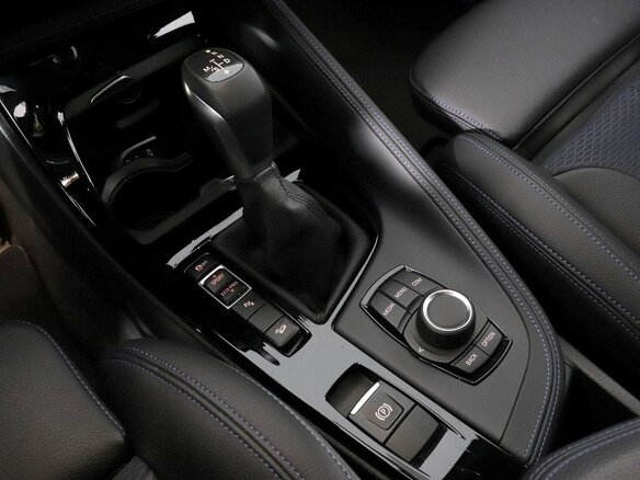 2020 BMW X1 18d xDrive II (F48) Рестайлинг, синий - вид 20