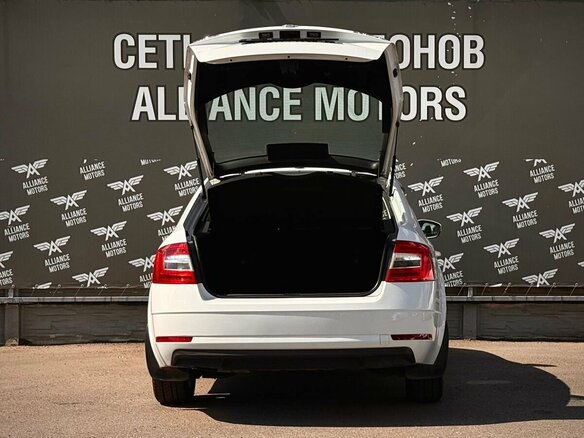 2019 Skoda Octavia III (A7) Рестайлинг, белый - вид 6
